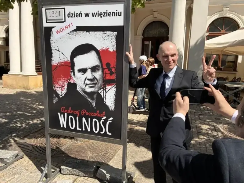 "Хачу, каб мяне больш ніхто ніколі не біў". Анджэй Пачобут даў першае інтэрв'ю пасля вызвалення "Хачу, каб мяне больш ніхто ніколі не біў". Анджэй Пачобут даў першае інтэрв'ю пасля вызвалення