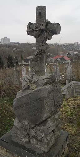 Помнік на магіле Трускоўскіх на старых каталіцкіх могілках у Гродне. Фота: harodnia.com