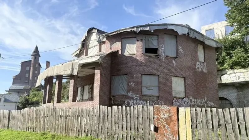 У Гродне прадаюць недабуд па суседстве з «домам Дракулы» У Гродне прадаюць недабуд па суседстве з «домам Дракулы»
