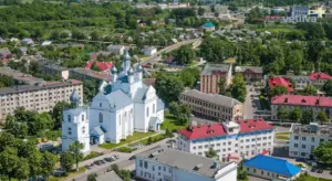 «Выканкам асвятляецца, а школа ў цемры». У Слоніме хочуць падсвятліць храмы, але жыхары просяць заняцца вуліцамі Слоним